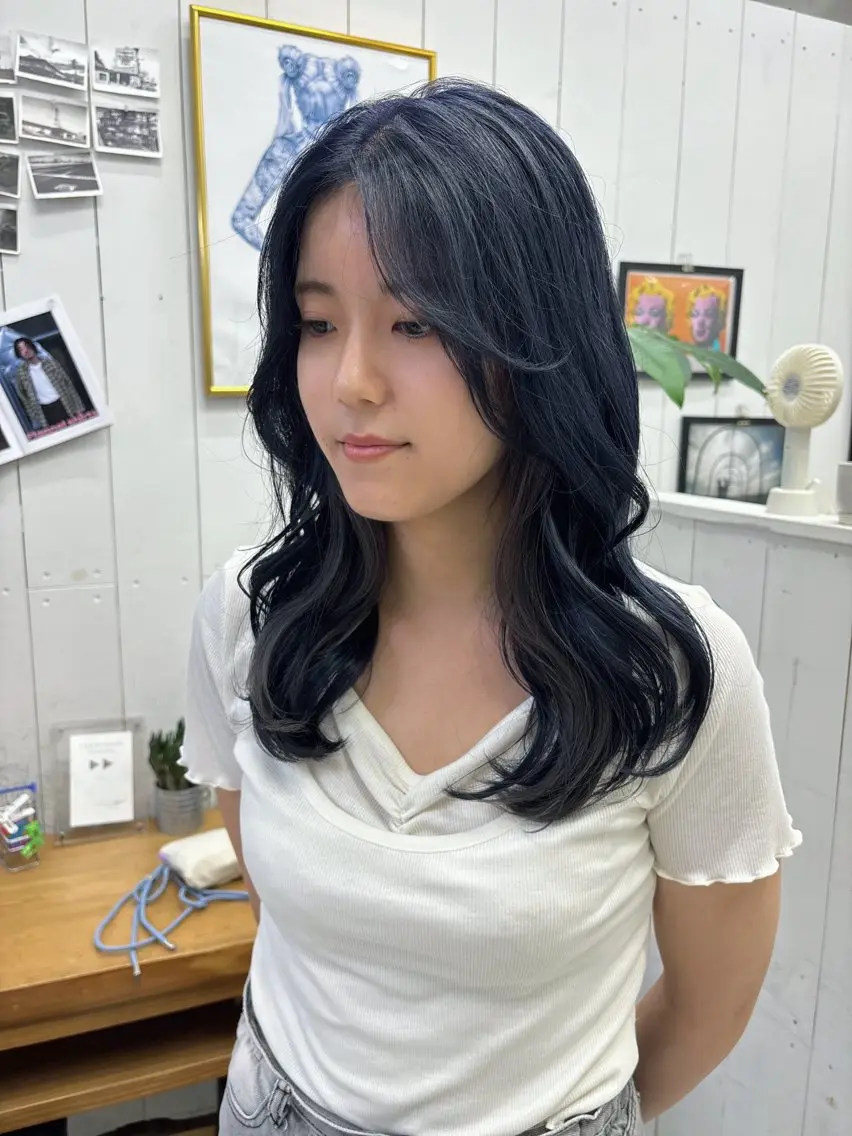 ロング カラー ブリーチ カット ヘアカラー トリートメント Ann./艶髪 /レイヤーカットのヘアスタイル