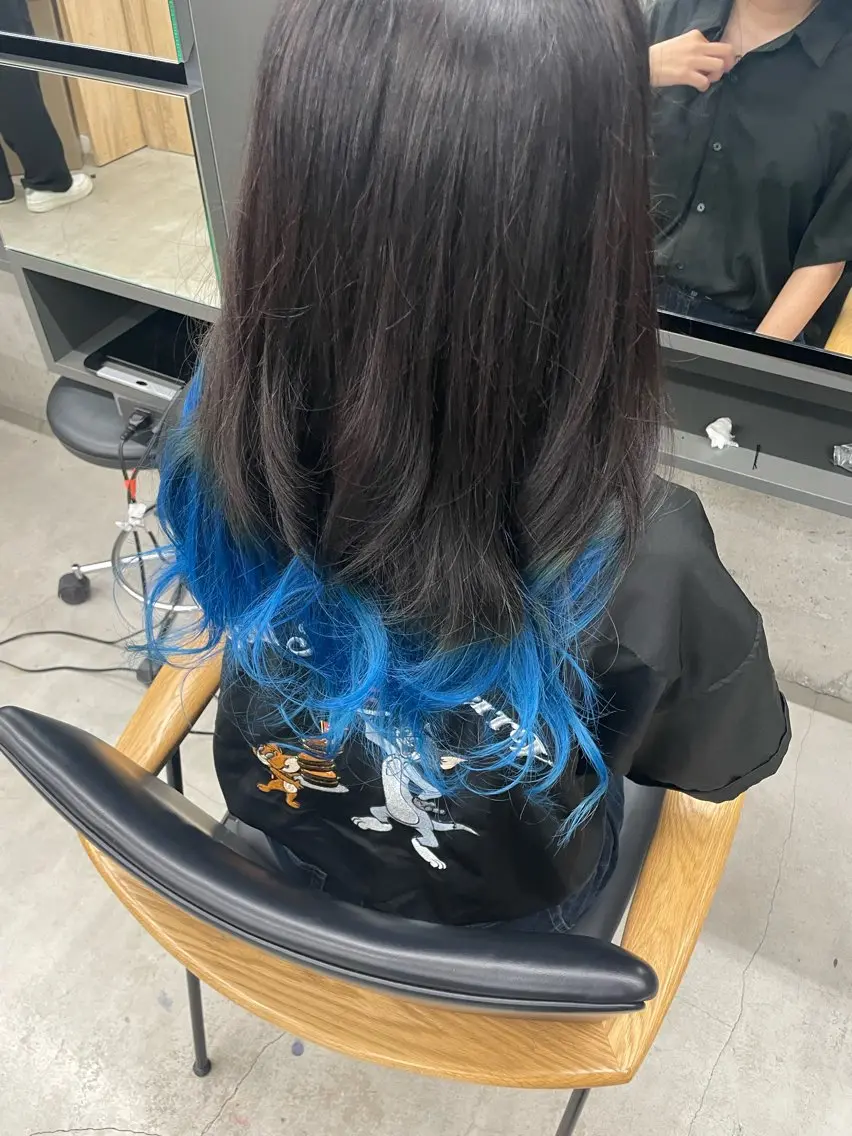 セミロング カラー インナーカラー 推し ブリーチ 髪質改善のヘアスタイル