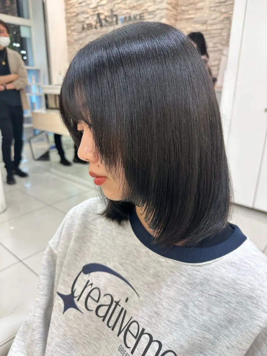 カラー 黒髪 ブルーカラー ブルーブラック 伊佐 愛のヘアスタイル