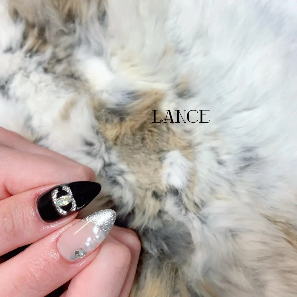 ミディアム ネイル オーロラネイル フレンチネイル キラキラネイル ワンホンネイル 冬ネイル Lance nailのネイルデザイン