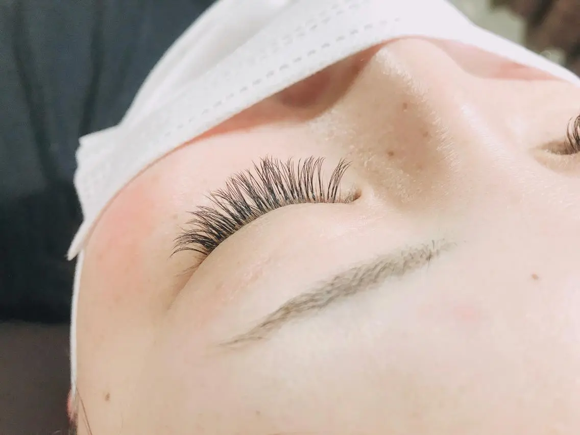 マツエク・マツパ ボリュームラッシュ フルーヴコリーヌ Rieの眉毛・アイブロウイメージ