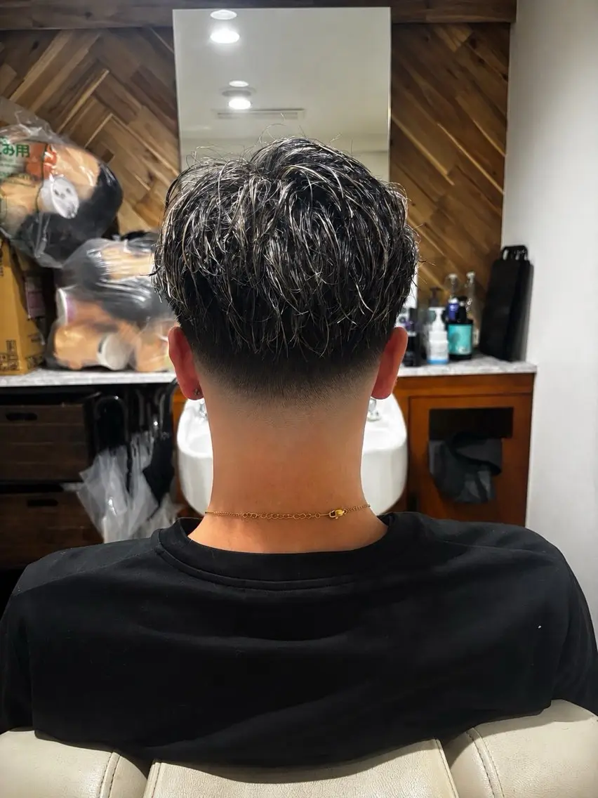 ショート カラー メンズ カット ヘアカラー トリートメント 海外風フェード/ メンズパーマ/wazのヘアスタイル