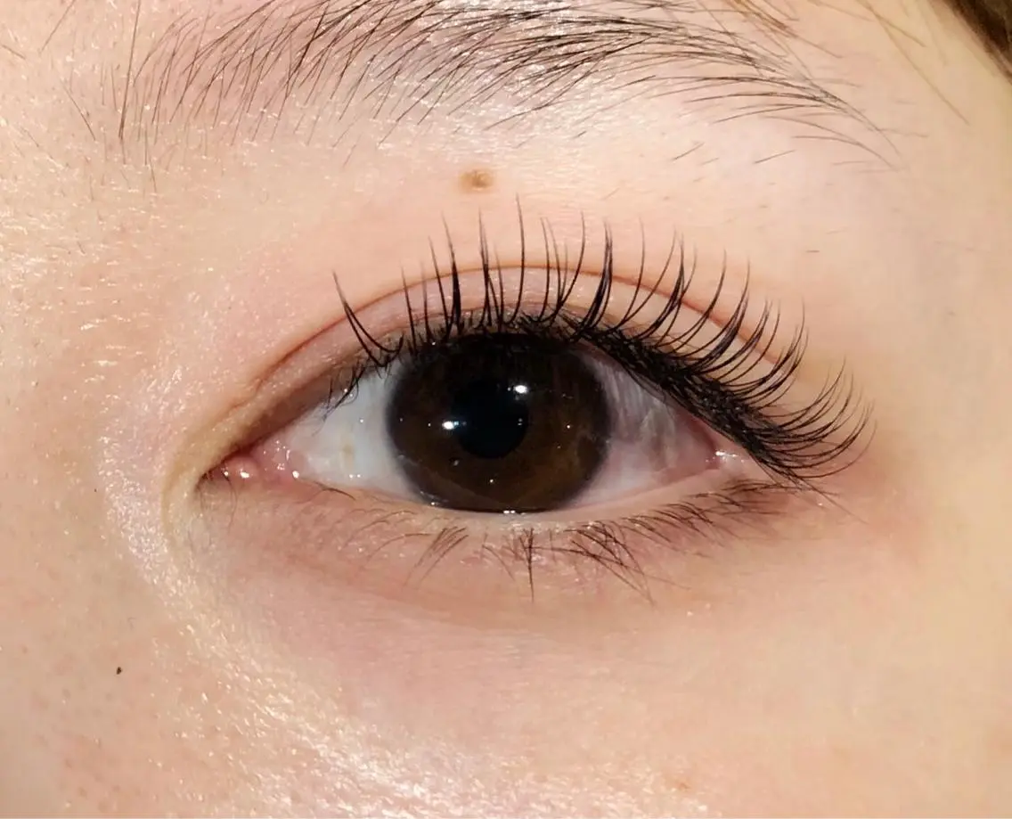 マツエク・マツパ キュート Dカール フラットラッシュ 眉毛専門店brow art上野店 阿部の眉毛・アイブロウイメージ