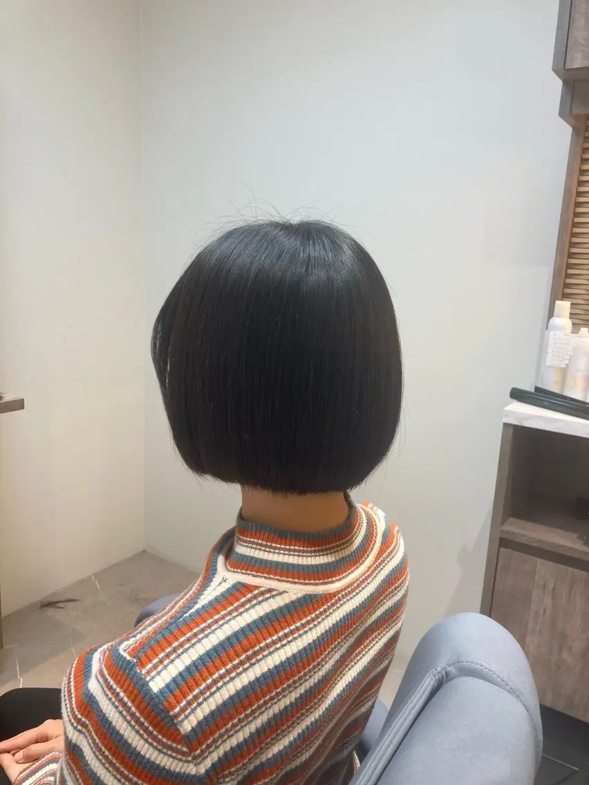 ショート ボブ ピンクカラー🎀 米津 美佑のヘアスタイル