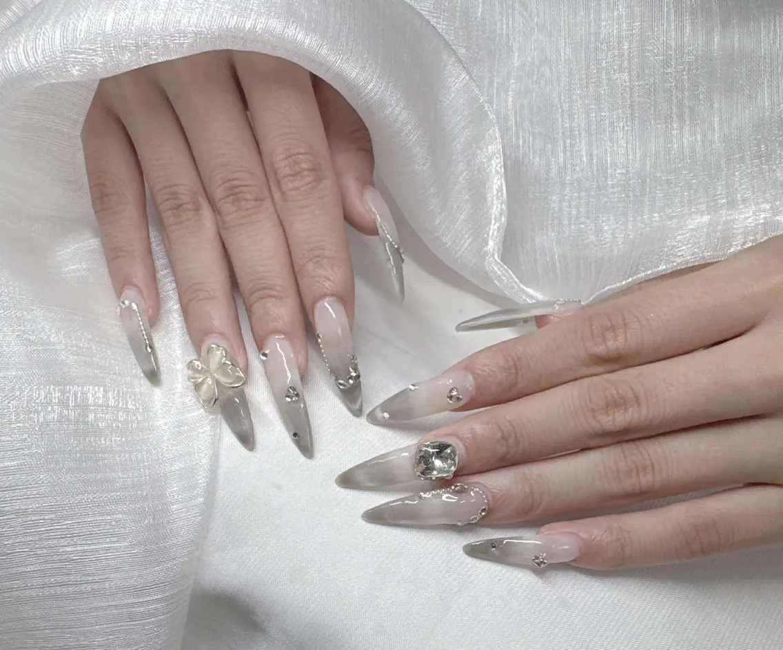 ネイル ハンドネイル Lee Nailsのネイルデザイン