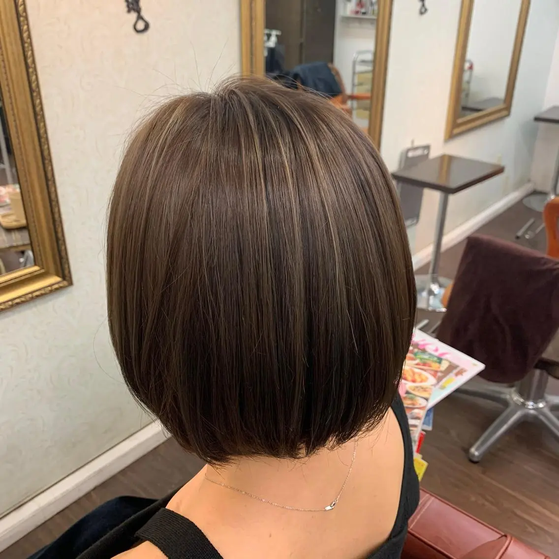 ショート カラー ヘアアレンジ ハイライトカラー シルバー ハイライト ハセガワ セイカのエステ・リラクイメージ