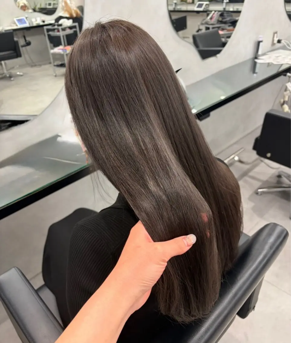 ロング カット ヘアカラー トリートメント ミルクティーカラー/ レイヤーカットAyaのヘアスタイル