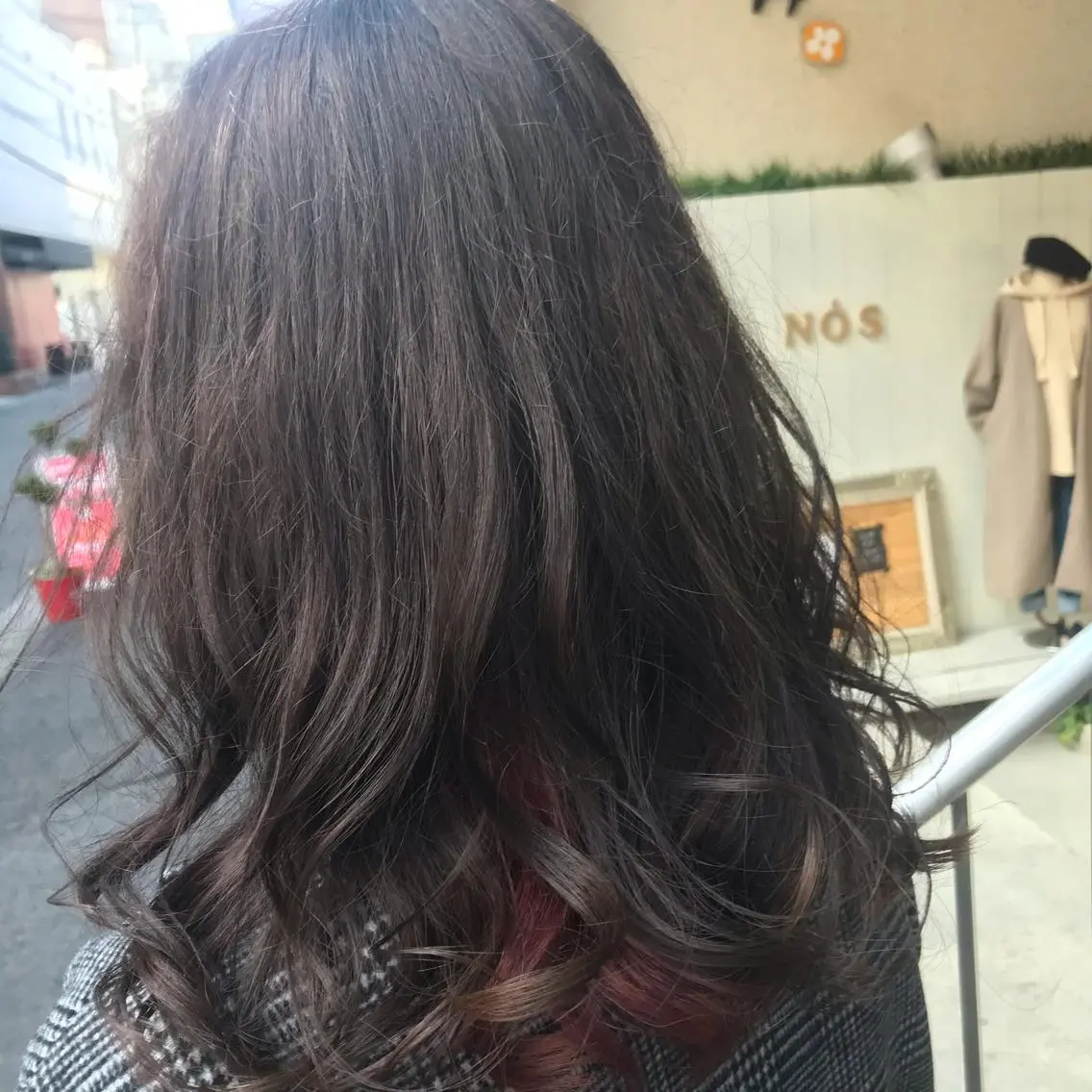 ロング カラー ブリーチ レッドカラー ヘアカラー 長谷川 誠志のヘアスタイル