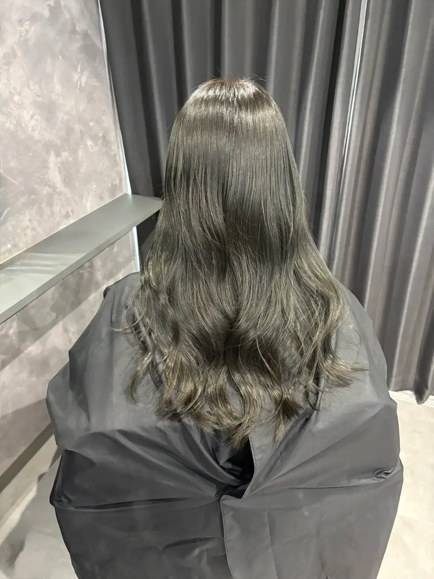 カラー アッシュ オリーブカラー カット ヘアカラー トリートメント nameless miichiのヘアスタイル