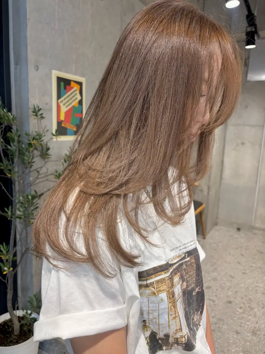 ロング カラー ロングレイヤー ベージュカラー ブラウンカラー ブラウンベージュ レイヤーカット カット ヘアカラー トリートメント ブリーチカラーレイヤ ーカット🦋annaのヘアスタイル