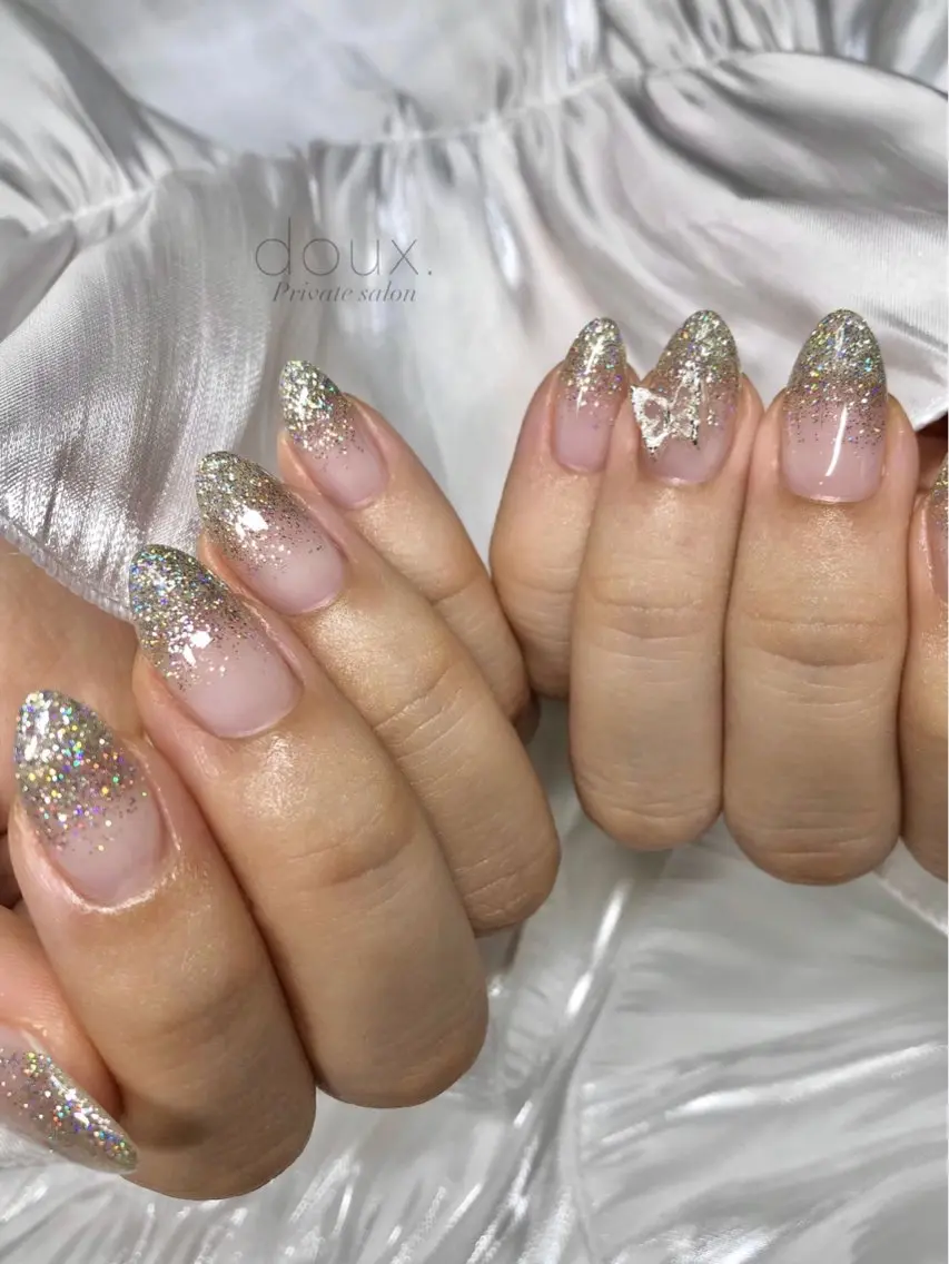 ネイル フラッシュネイル ジェルネイル グラデーション キラキラネイル 韓国ネイル doux. nailのネイルデザイン