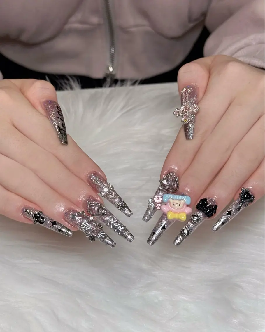 ネイル チークネイル ドット フットネイル フレンチネイル グラデーション ハンドネイル ハンドケア Aria Nail Beautyのネイルデザイン