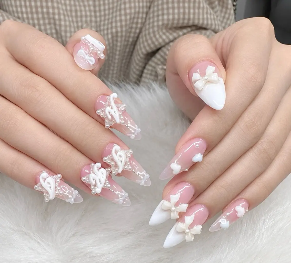 ネイル MIKA RUBY NAIL SLONのネイルデザイン
