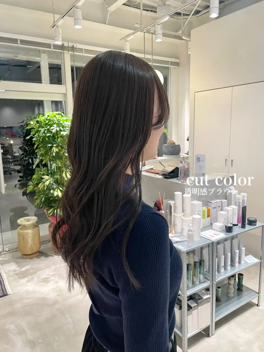 ロング カラー アッシュ 峯崎 葵のヘアスタイル