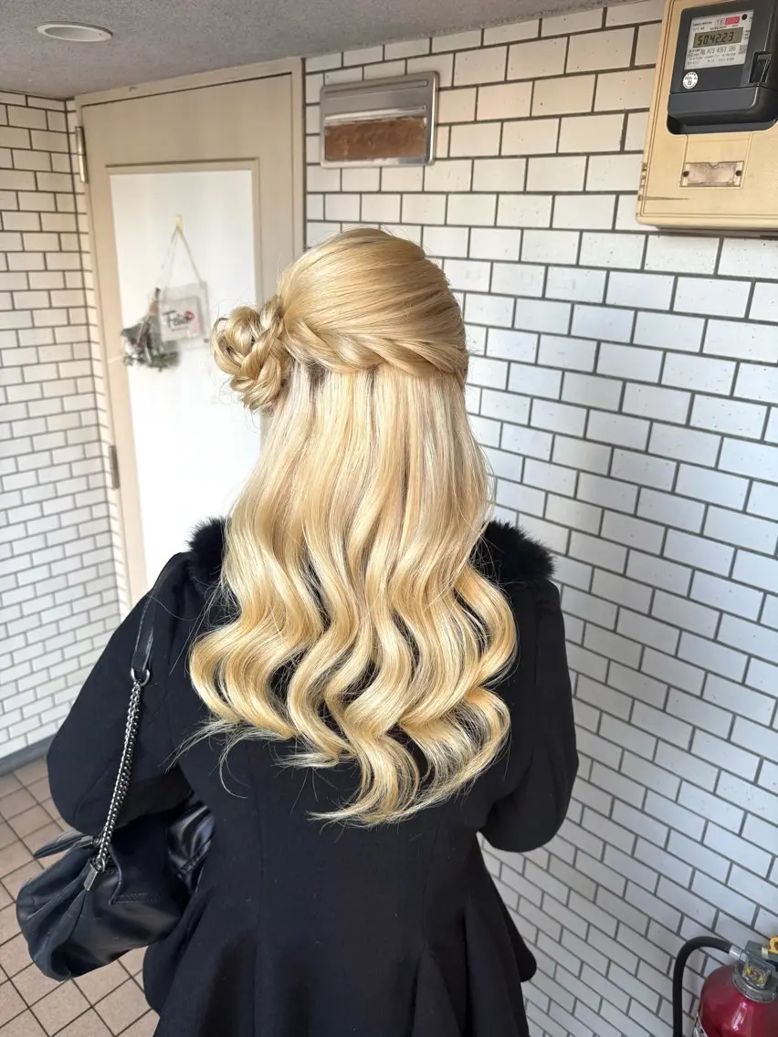 ロング ヘアアレンジ ハーフアップ 結婚式・ブライダル デート 卒業式のヘアスタイル 褒められヘアメイク /ボブ女子🐶みおのヘアスタイル