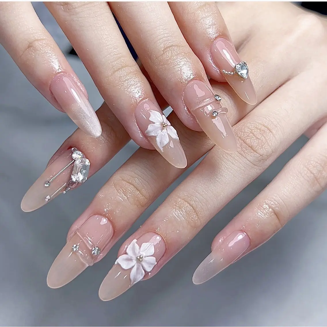 ネイル アートネイル グラデーション キラキラネイル ニュアンスネイル オフィスネイル ZUZU AMEE NAILのネイルデザイン
