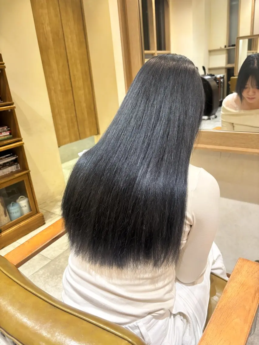 カラー ヘアカラー トリートメント 暗髪透明感カラー うる艶カラー／綾部のヘアスタイル