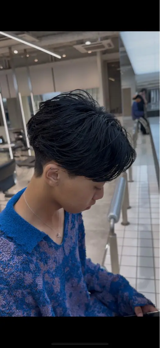 ショート パーマ ヘアアレンジ メンズ センターパート フェザーパーマ メンズパーマ 刈り上げ カット パーマ fifth park 六反穂 龍介のヘアスタイル