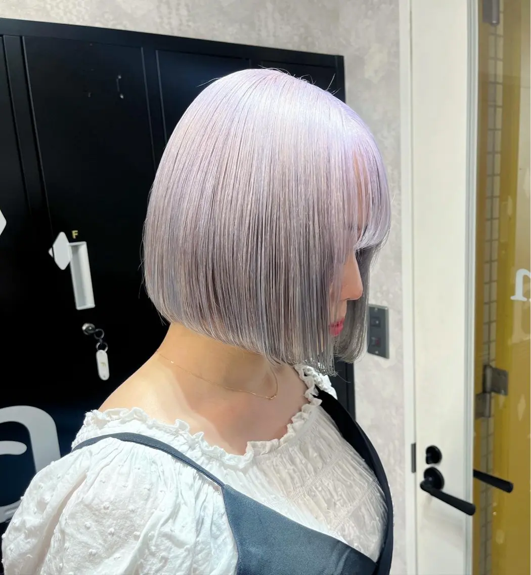 ショート カラー アッシュ アッシュグレー ベージュカラー ブリーチ ブロンド 【ときめき屋さん🎀 ハイトーン大和🎀】のヘアスタイル