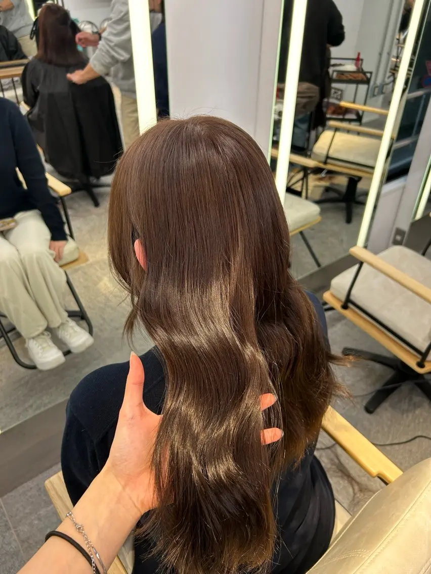 ロング カラー ブラウンカラー ケアカラー 透明感カラー イルミナカラー オリーブブラウン Kurumi リトル渋谷のヘアスタイル