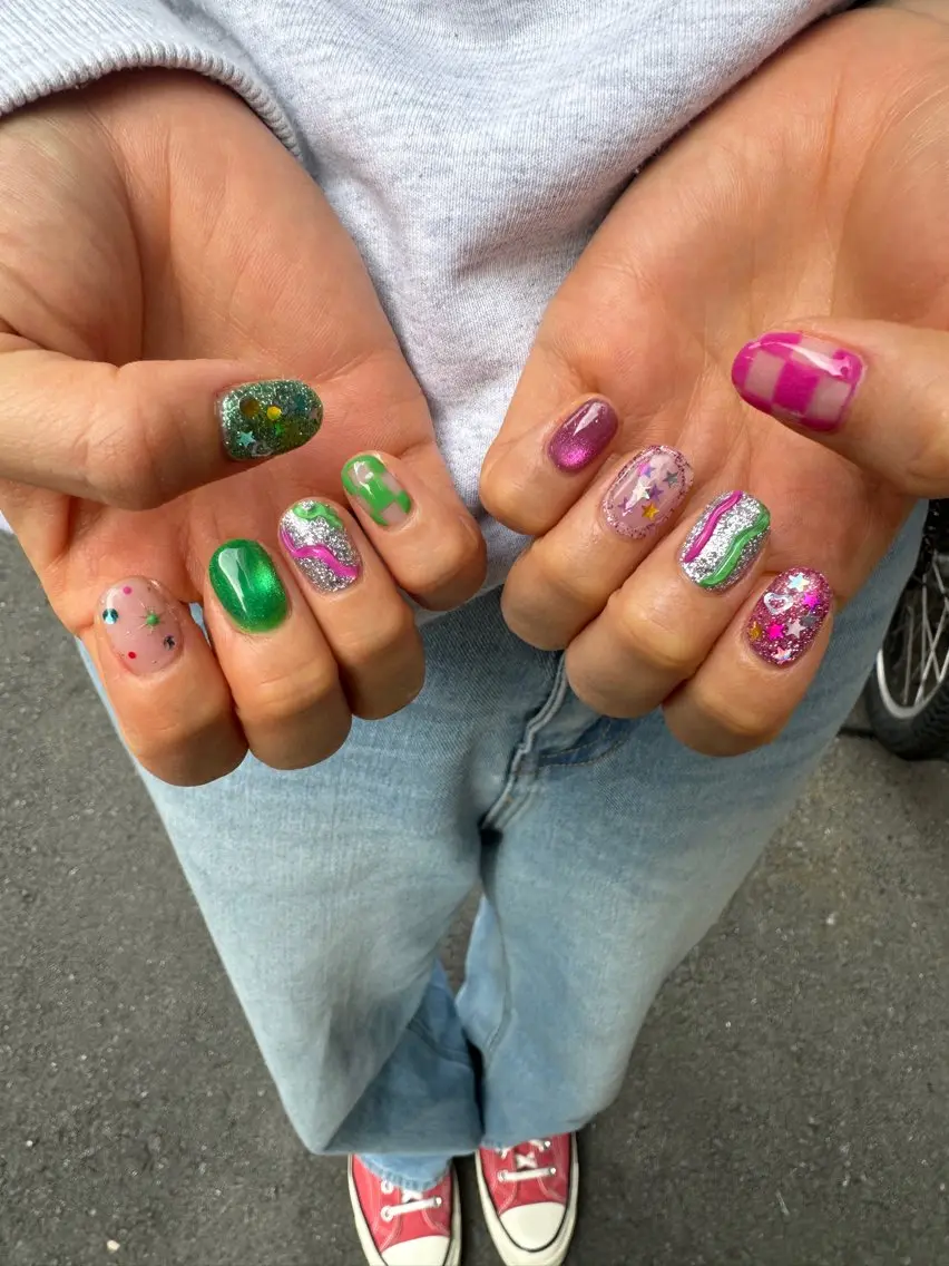 ネイル ハート キラキラネイル 韓国ネイル マグネットネイル ミラーネイル MH_ Nailのネイルデザイン