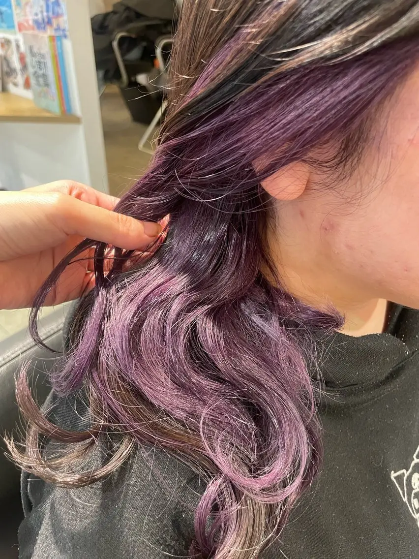 ロング カラー ヘアカラー インナーカラー 推し ブリーチ 髪質改善のヘアスタイル
