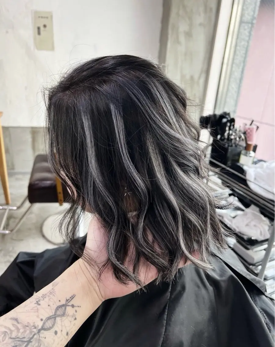 ショート カラー ダークグレー ダークグレージュ グレージュ ハイライトカラー ハイライト カット ヘアカラー トリートメント 指名数No.1 /NAOYAのヘアスタイル