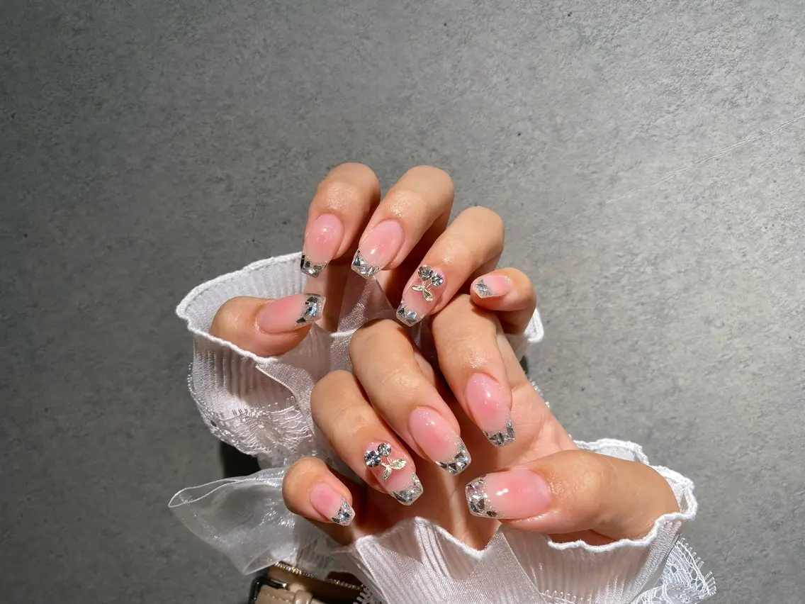 ネイル I-nailロング /ワンホン/キラキラのネイルデザイン