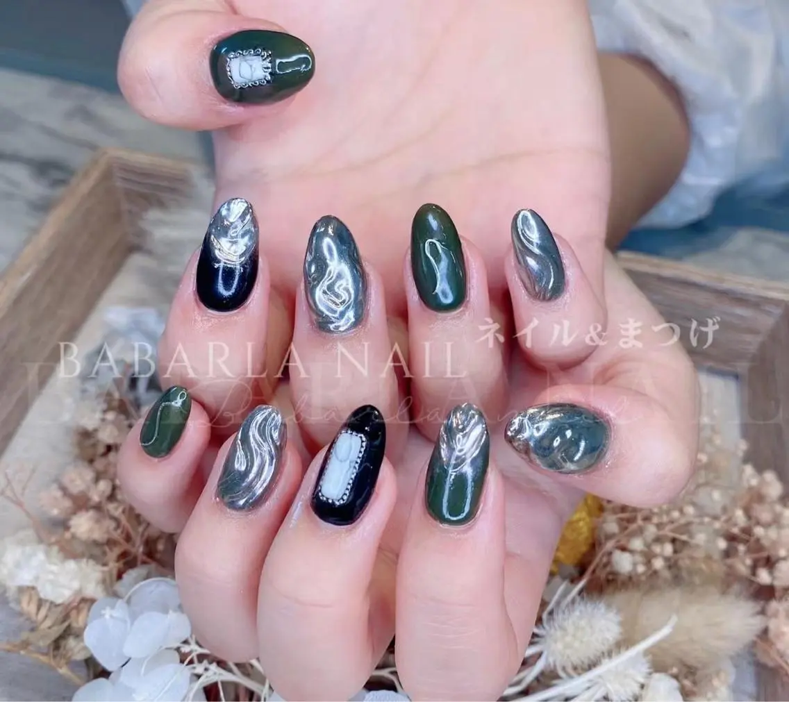 ネイル グリーン ミラーネイル シルバー Babarla nailのネイルデザイン