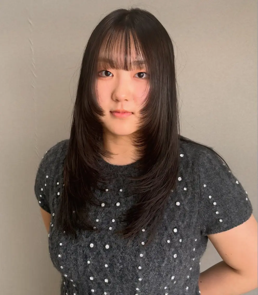 ロング レイヤーカット 中島 万凜のヘアスタイル