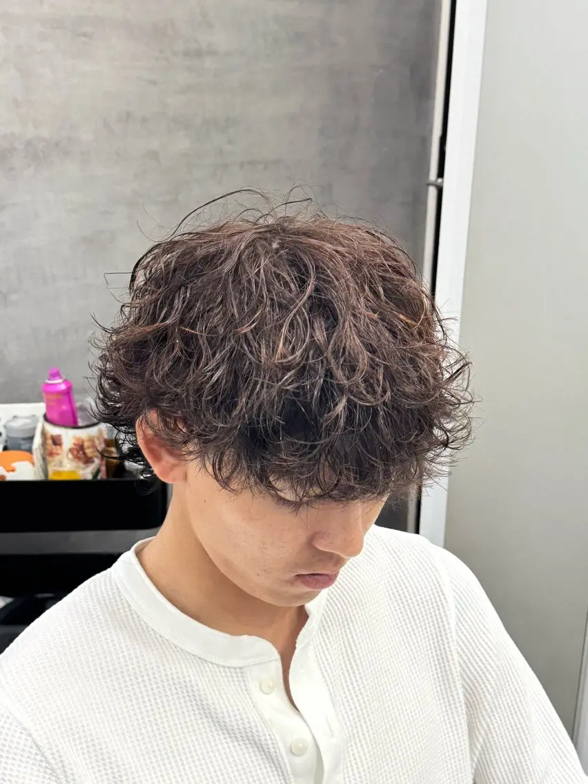 パーマ メンズ メンズパーマ 波巻きパーマ メンズウルフカット ウルフカット カット パーマ メンズヘア カット、パーマ特化のヘアスタイル