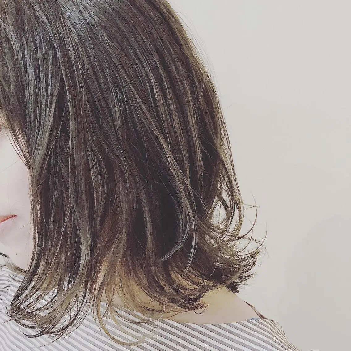 ミディアム カラー 松下 輝璃のヘアスタイル