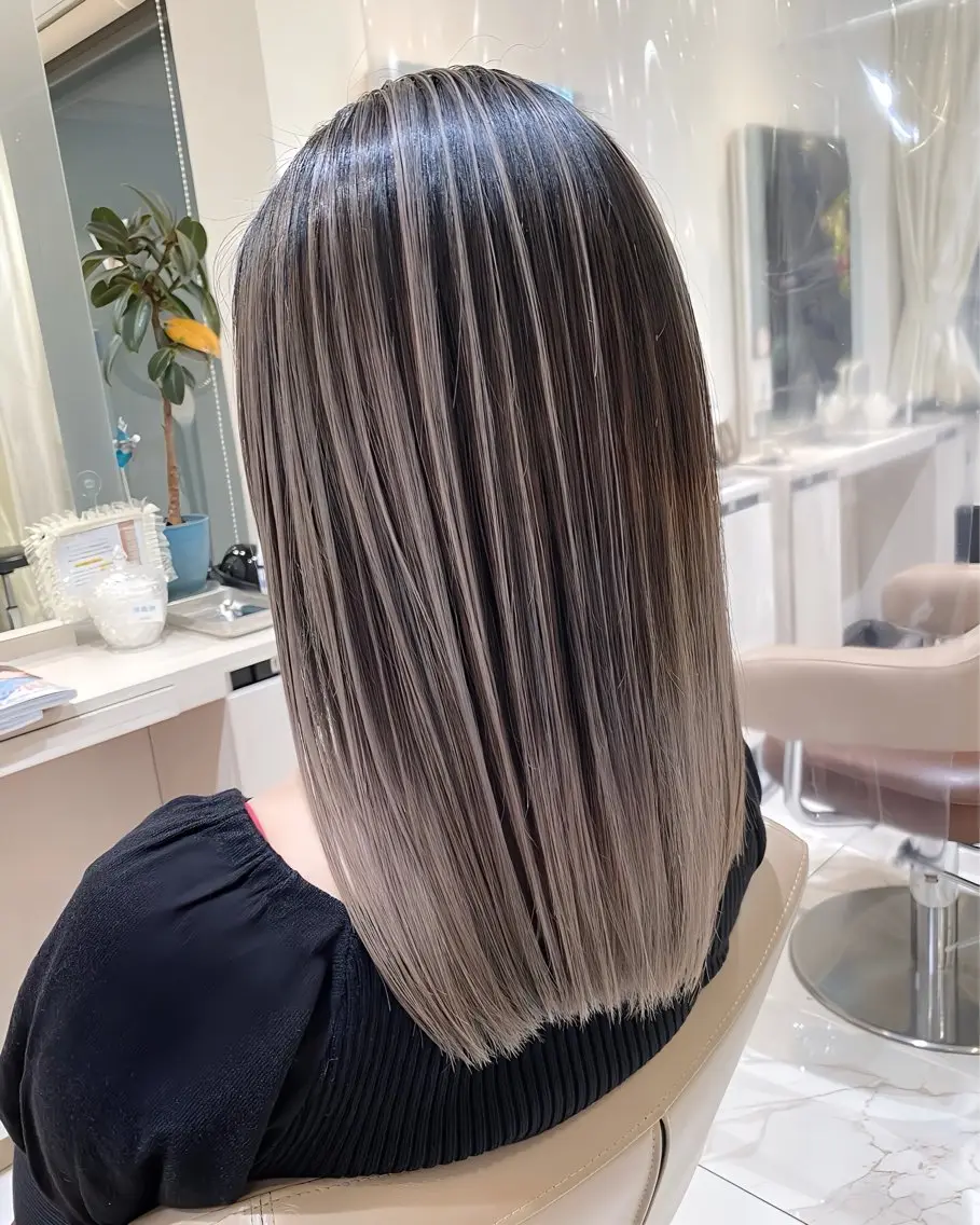 セミロング カラー バレイヤージュ ベージュカラー グレージュ ハイライトカラー ミルクティーベージュ ヘアカラー トリートメント 大宮/バレイヤージュ 髪質改善/澤田隆誠のヘアスタイル