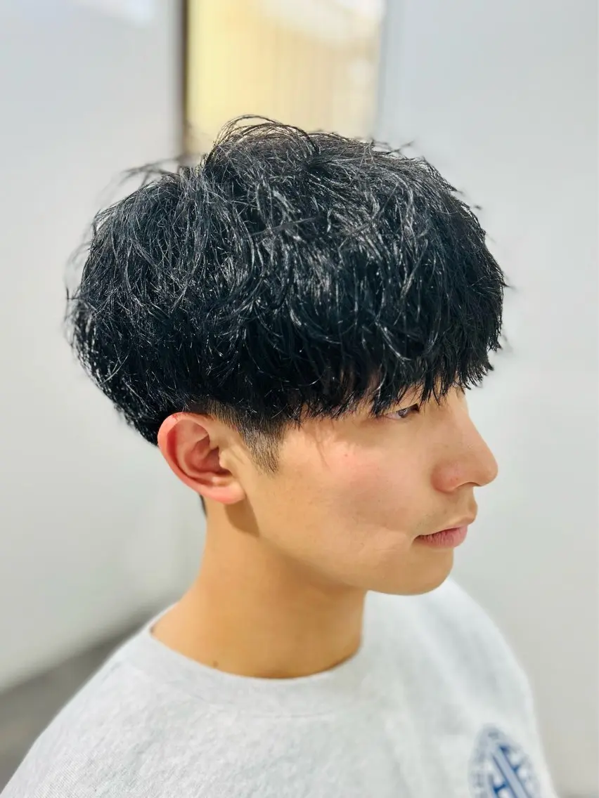 ショート パーマ メンズ マッシュウルフ マッシュ メンズパーマ メンズツイストパーマ ツーブロック OKADA/メンズ /カット/眉/縮毛の眉毛・アイブロウイメージ