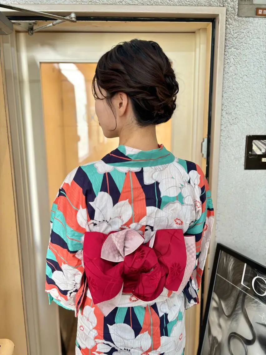 ヘアセット×浴衣着付け👘🫧浴衣の着付けとヘアセットのお得なメニュー🎆どんな髪型でも一律料金◎持ち込みデザインOK✨の写真
