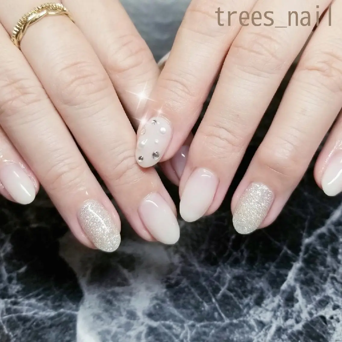 ネイル グラデーション ラメ(グリッター) シルバー シンプルネイル ストーンネイル trees_ nailのネイルデザイン