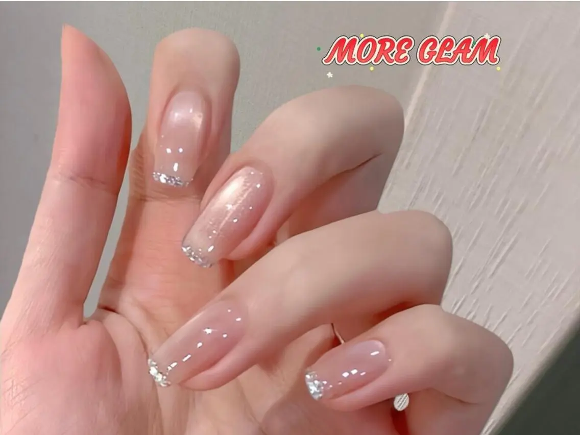 ネイル 長さ出し フットネイル フレンチネイル ジェルネイル ガラスフレンチ More Glam 池袋東口店のネイルデザイン