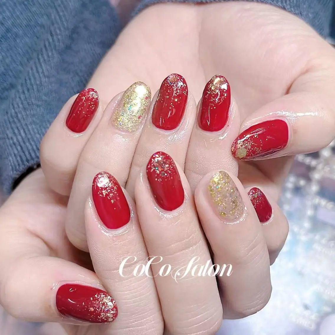 ネイル ジェルネイル ゴールド キラキラネイル ワンカラーネイル 赤色 CoCo Salon ネイル/睫毛/脱毛のネイルデザイン