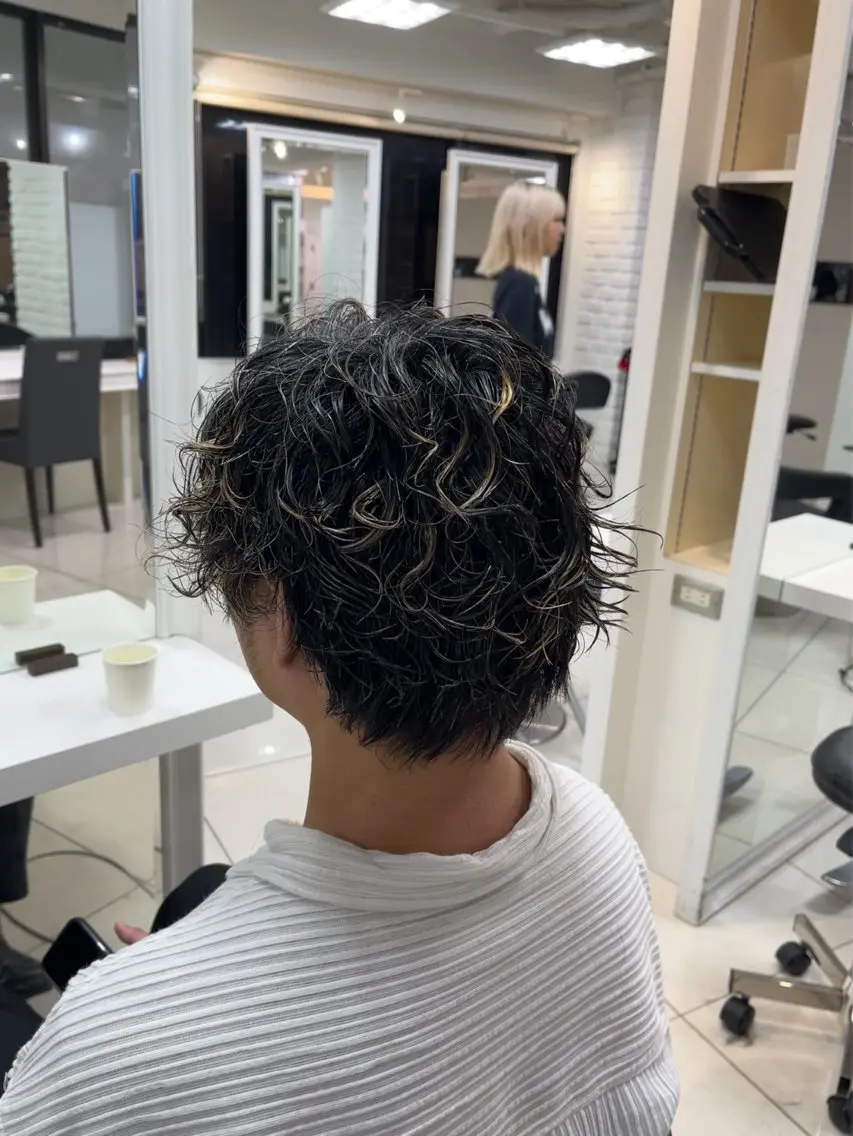 ショート カラー パーマ メンズ 【シャドウパーマ センターパート】義心のヘアスタイル