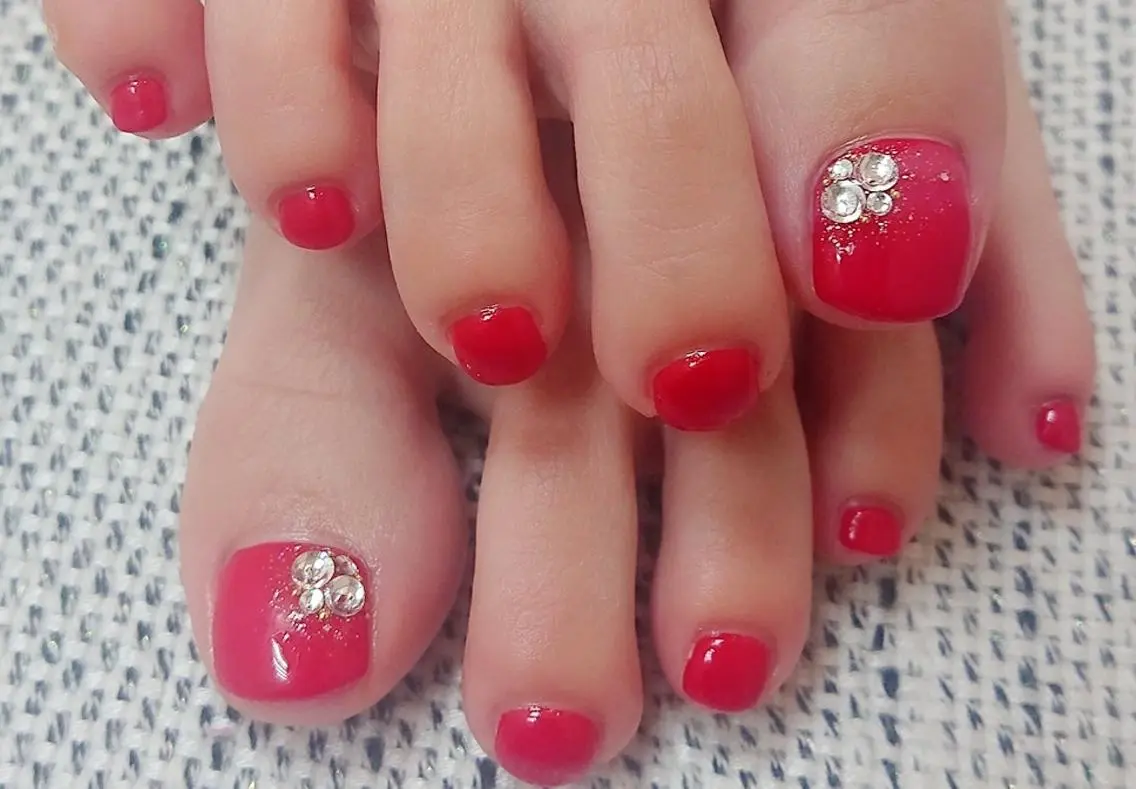 ネイル フットネイル 🍒当日もOK🍒 𝑳𝑼𝑵𝑨花井のネイルデザイン