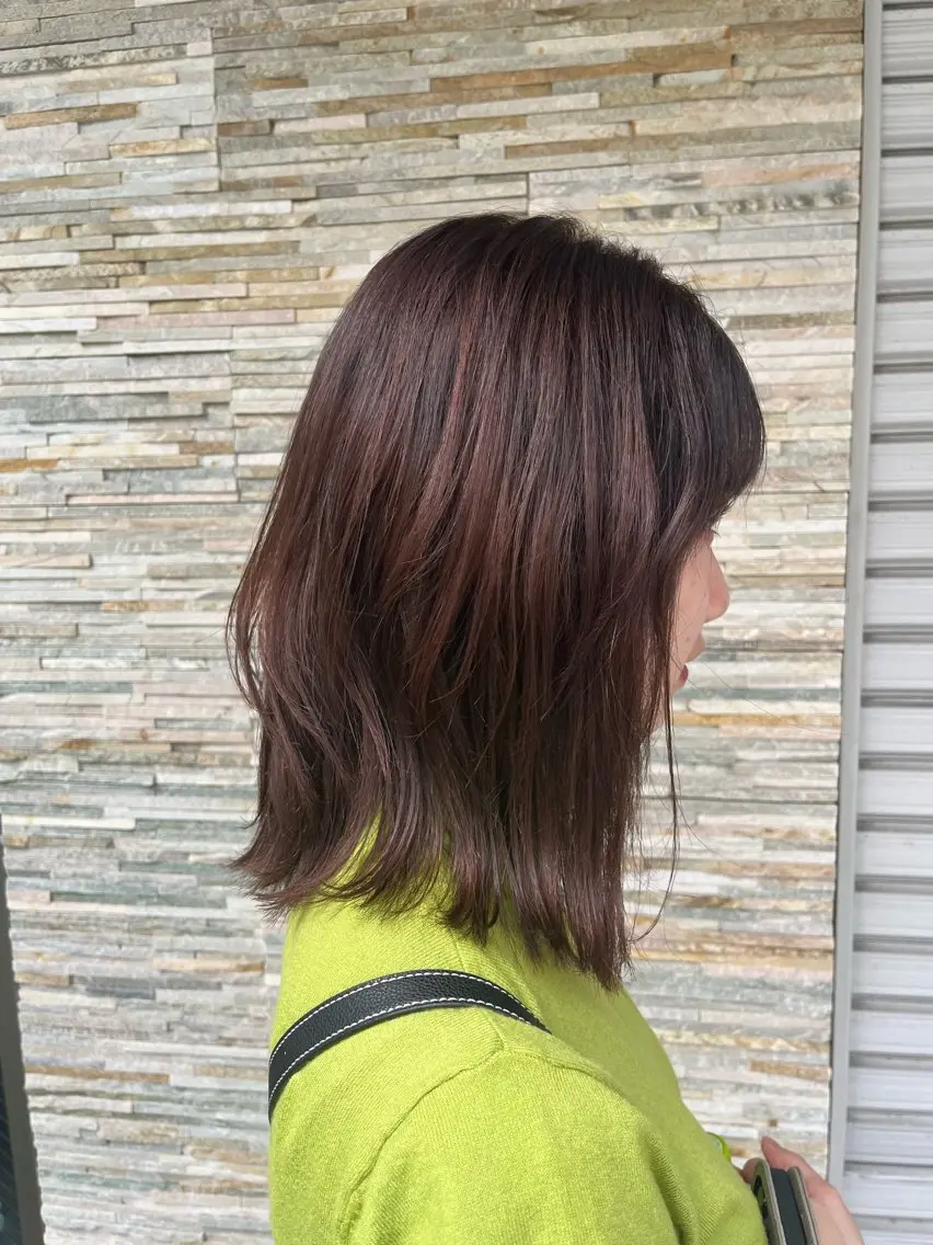 ミディアム カット ヘアカラー 吉田 詩穂のヘアスタイル
