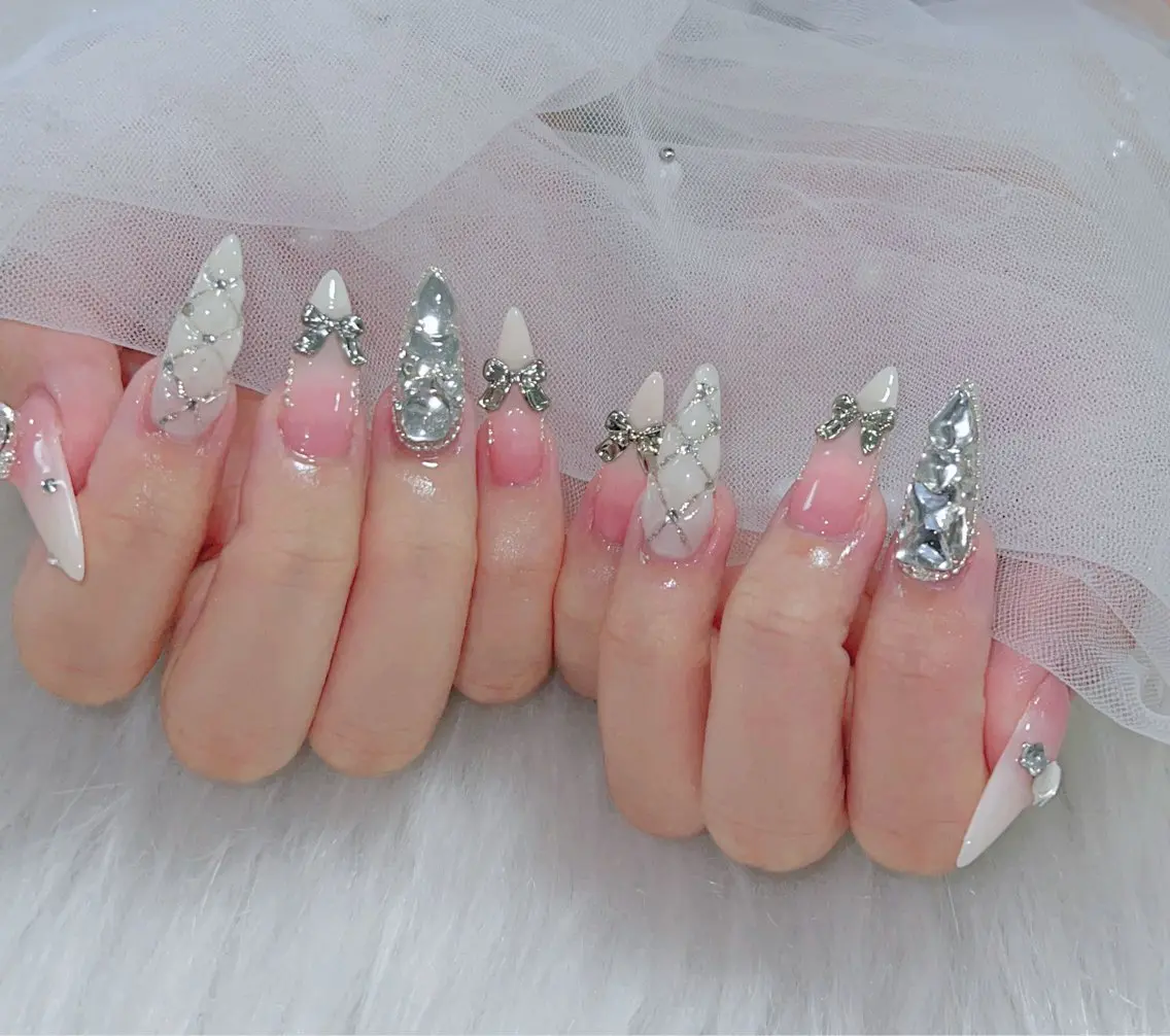 ネイル 成人式 ロングネイル マグネットネイル 大理石ネイル(マーブル) リボン ハンドネイル ZUZU AMEE NAILのネイルデザイン