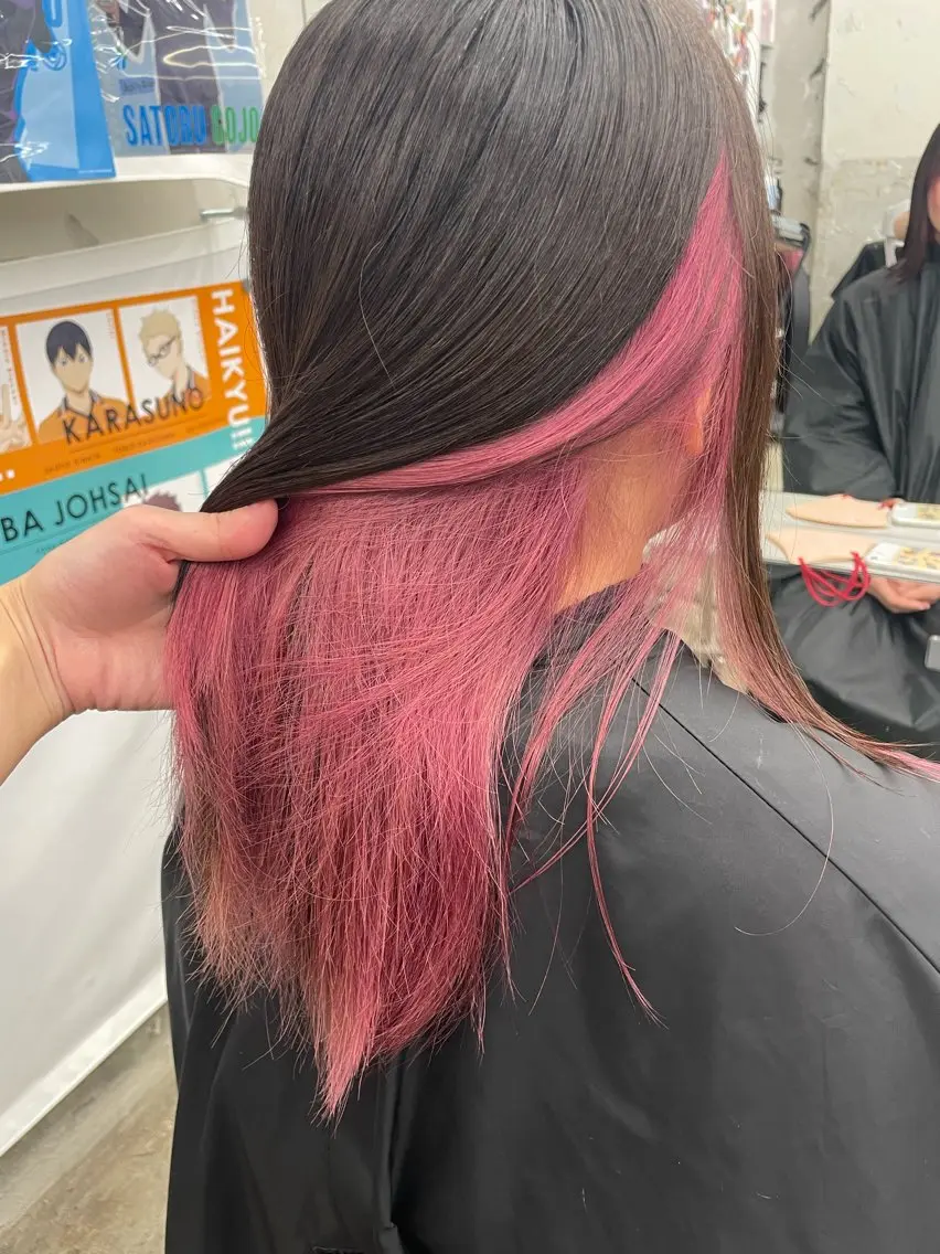 ミディアム カラー ヘアカラー インナーカラー 推し ブリーチ 髪質改善のヘアスタイル