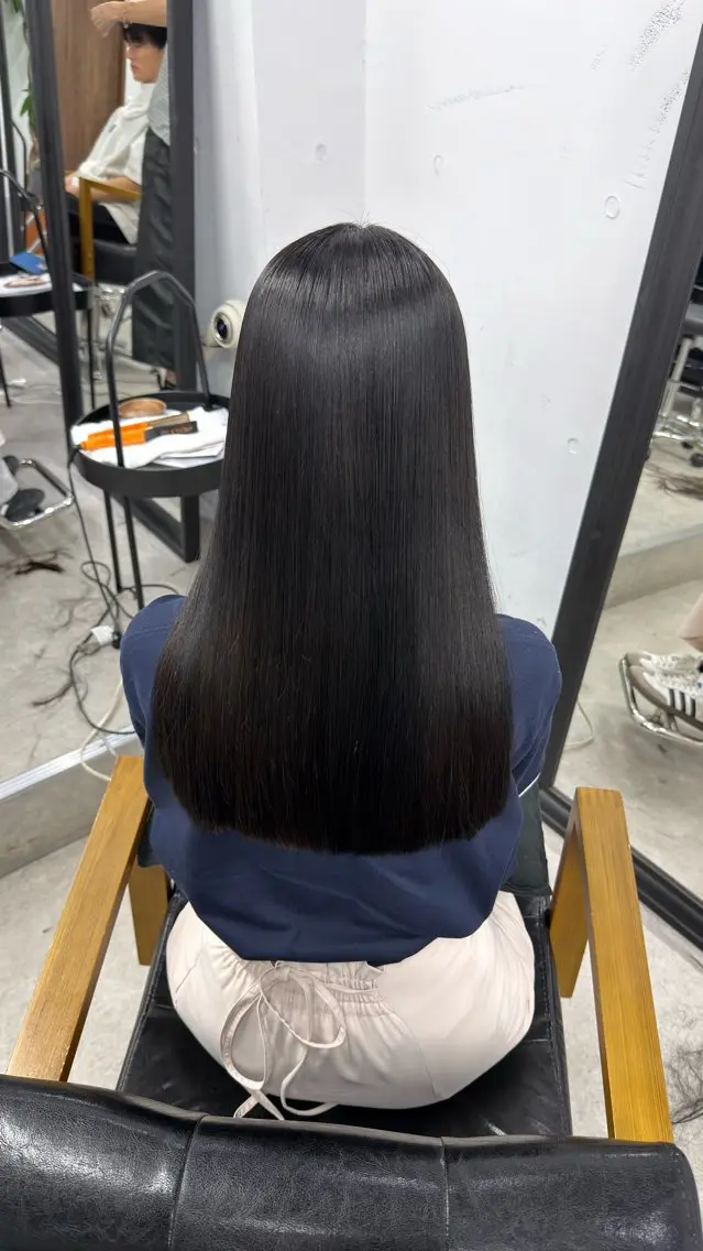 セミロング くせ毛 縮毛矯正 カット ヘアカラー 縮毛矯正 奥村 和也のヘアスタイル