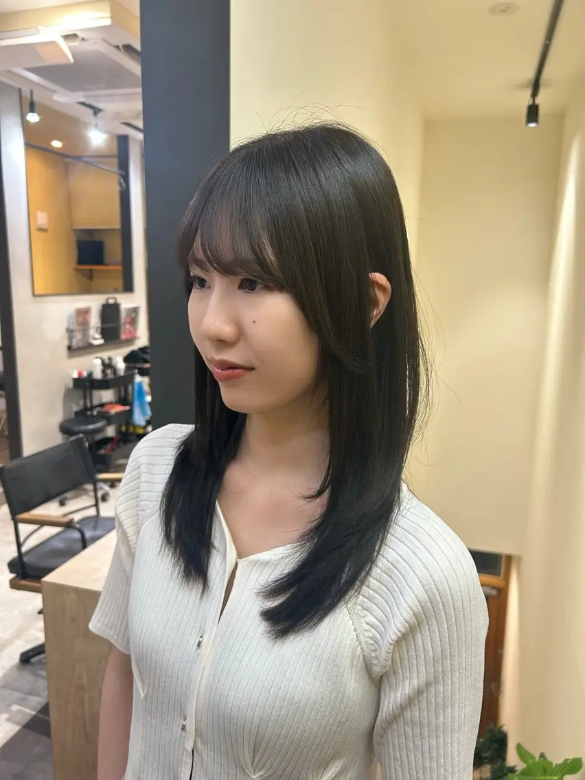 セミロング カラー アッシュ ベージュカラー 透明感カラー 髪質改善 カット ヘアカラー トリートメント hubhair レイヤー/透明感のヘアスタイル