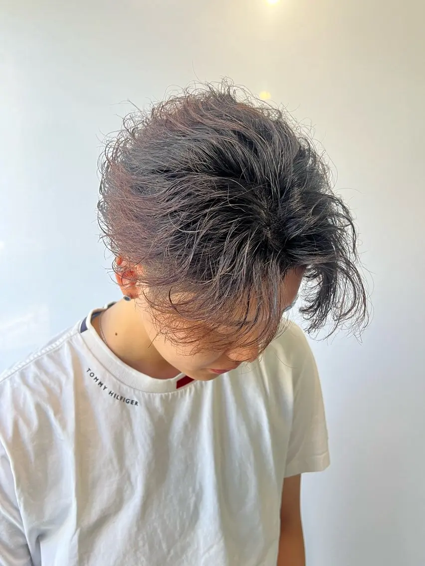 ショート パーマ メンズ フェザーパーマ メンズパーマ 湖城 恵吾のヘアスタイル