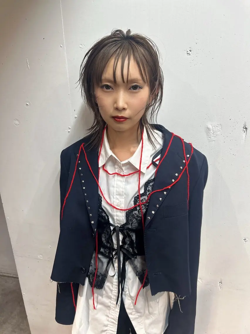 ミディアム カラー ベージュカラー ミルクティーベージュ ウルフカット カット ヘアカラー トリートメント ウルフカット レイヤーカット上柿のヘアスタイル