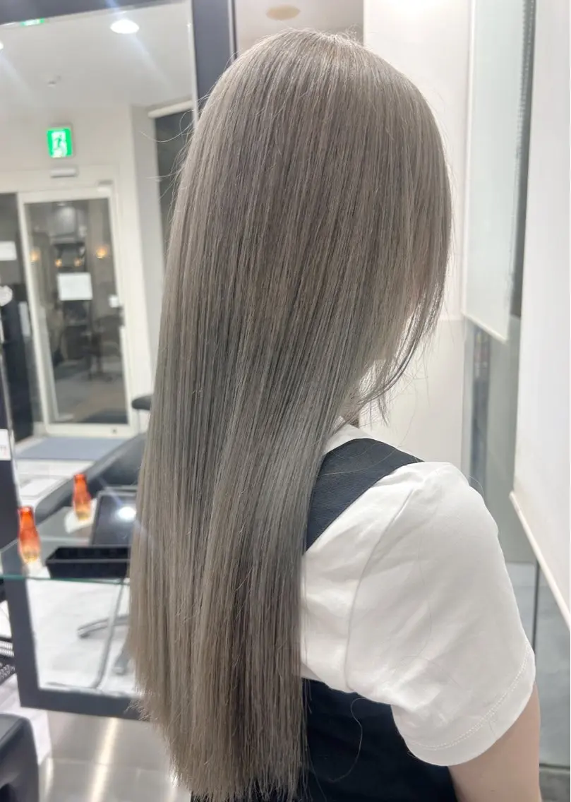 ロング カラー シルバー ヘアカラー 🍊小川実里🍊 /カラーレイヤーのヘアスタイル