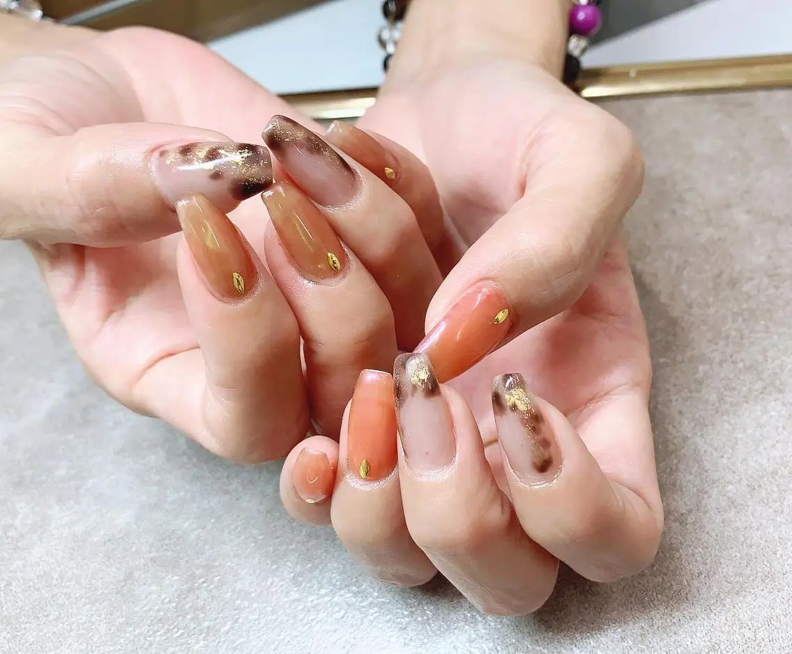 ネイル アニマル柄 ボルドー ジェルネイル ゴールド ハードジェル Lilas Nailのネイルデザイン
