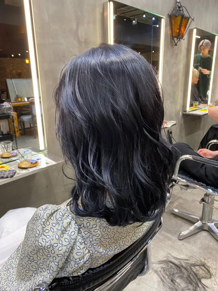 カラー 黒髪 ブルーカラー ブルーブラック カット ヘアカラー トリートメント 透明感カラー🌿 グレージュ🐺陽介のヘアスタイル